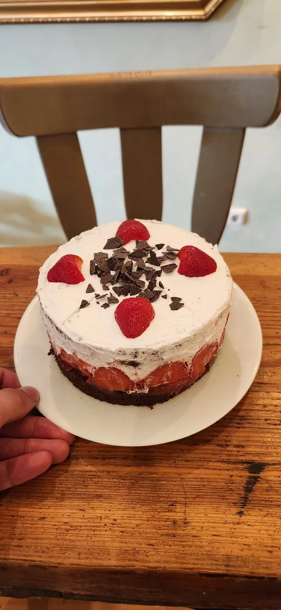 Kleine individuelle Himbeer-Schoko-Torte